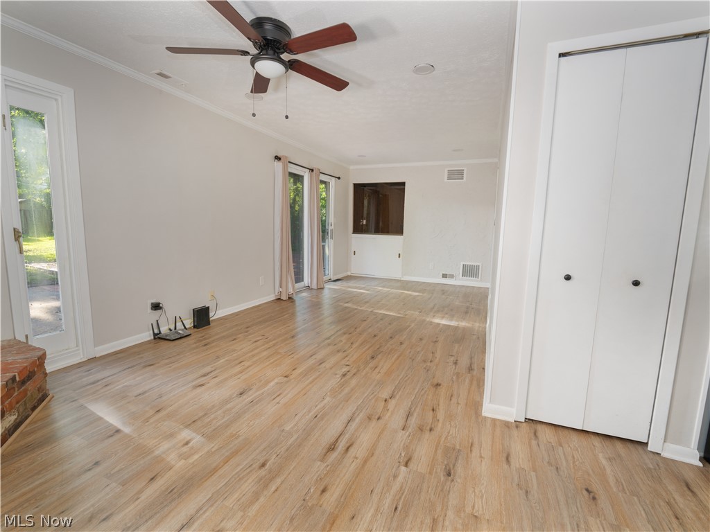 25524 Chatworth Euclid OH 44117