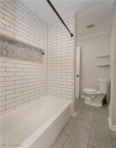25524 Chatworth Euclid OH 44117