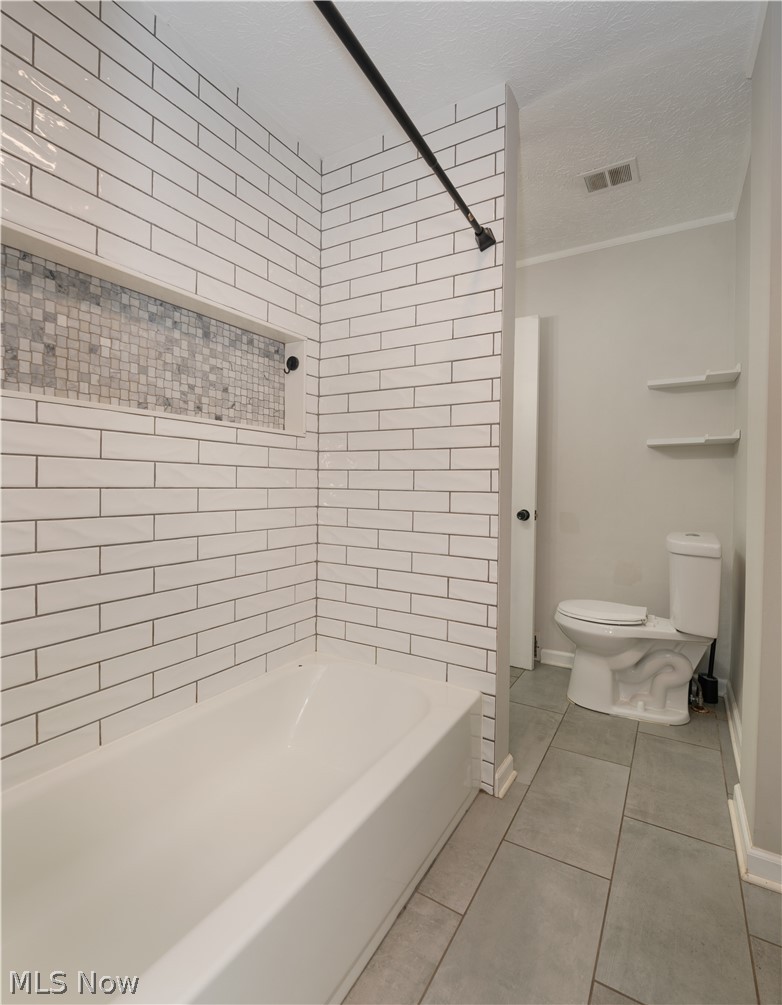 25524 Chatworth Euclid OH 44117