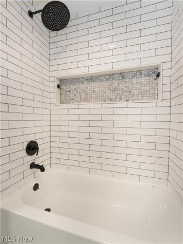 25524 Chatworth Euclid OH 44117