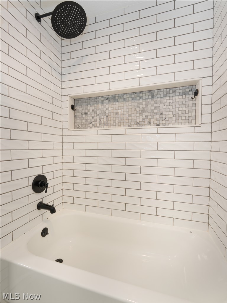25524 Chatworth Euclid OH 44117