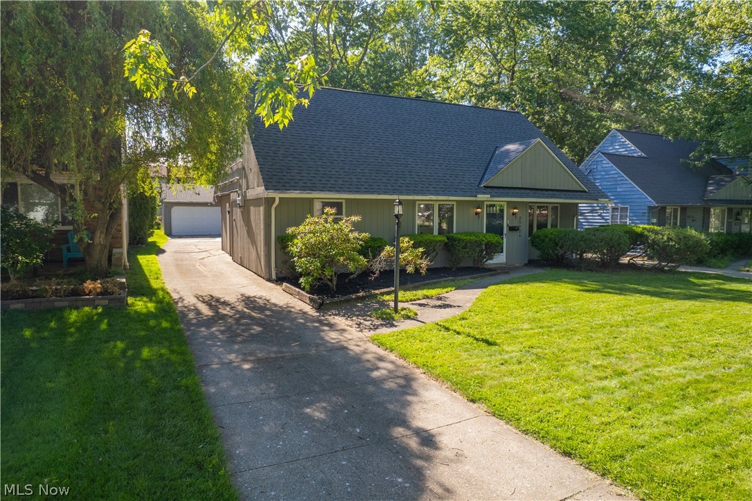 25524 Chatworth Euclid OH 44117