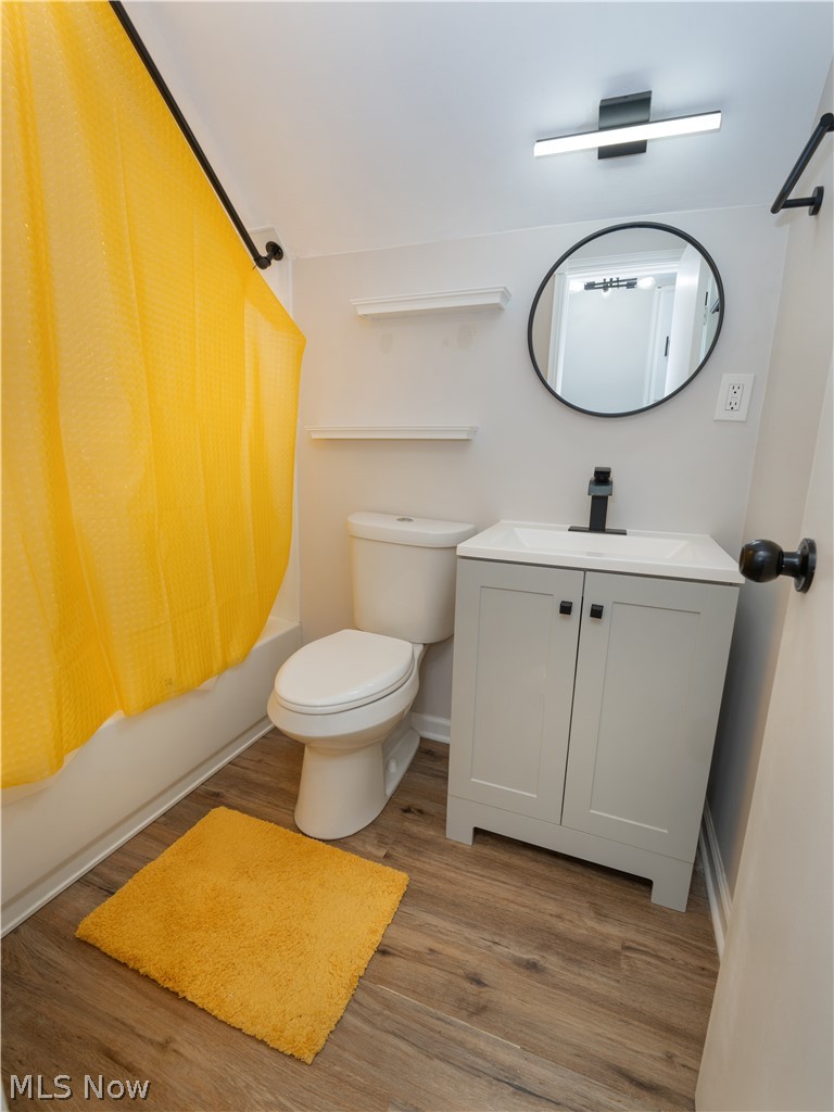 25524 Chatworth Euclid OH 44117