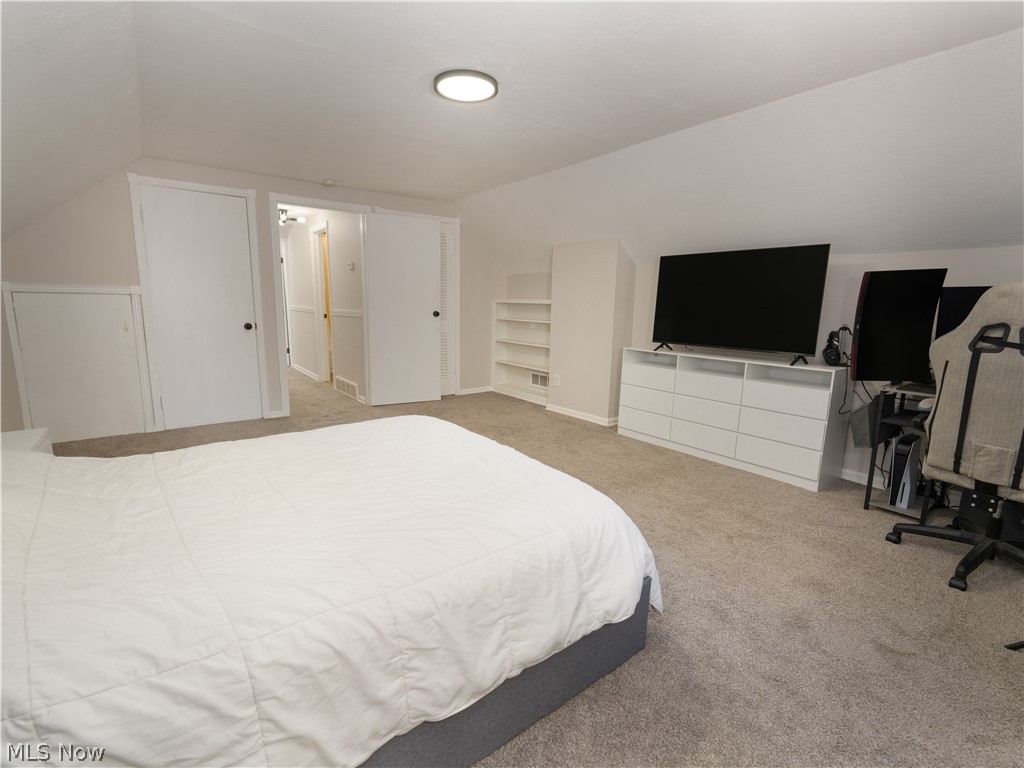 25524 Chatworth Euclid OH 44117
