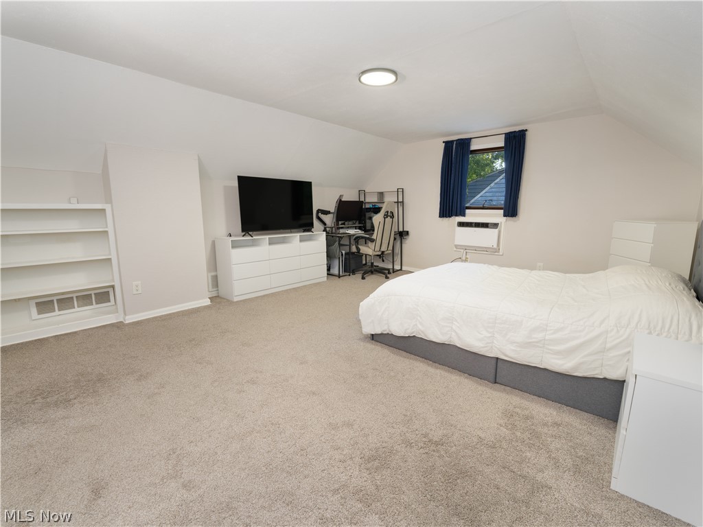 25524 Chatworth Euclid OH 44117