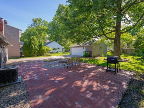 25524 Chatworth Euclid OH 44117