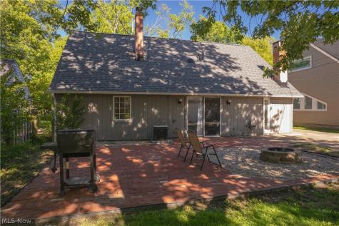 25524 Chatworth Euclid OH 44117