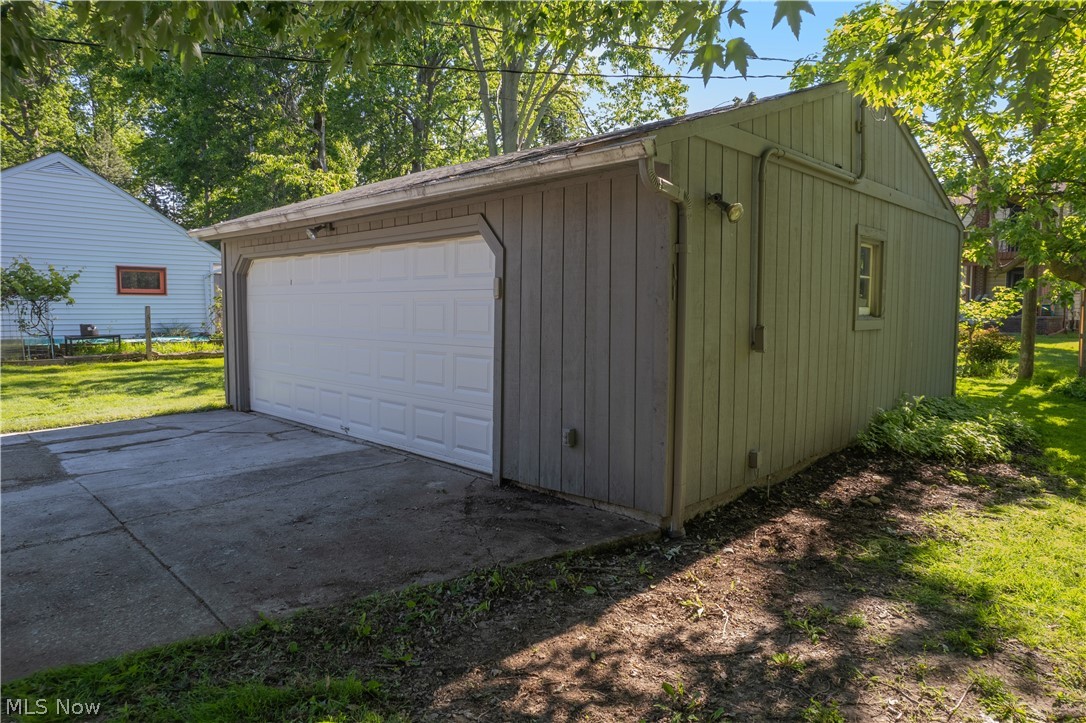 25524 Chatworth Euclid OH 44117