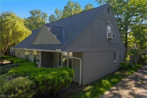 25524 Chatworth Euclid OH 44117