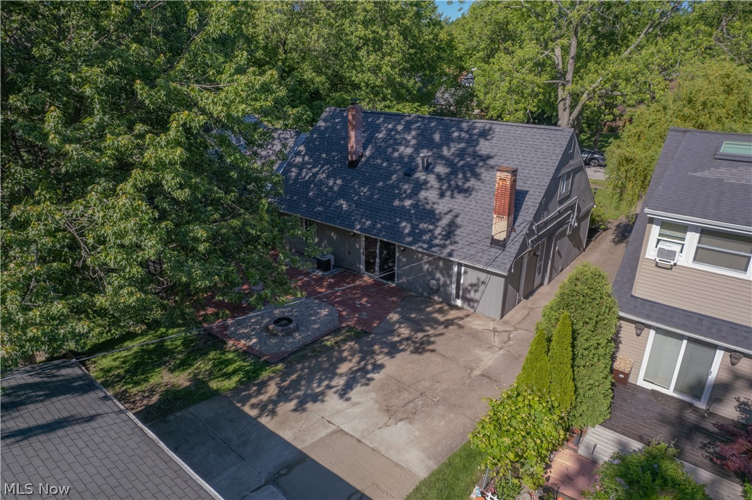 25524 Chatworth Euclid OH 44117