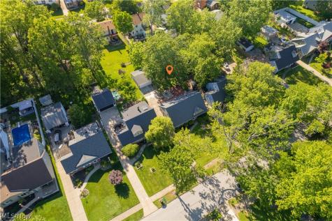 25524 Chatworth Euclid OH 44117