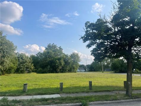 5611 Huss Cleveland OH 44105