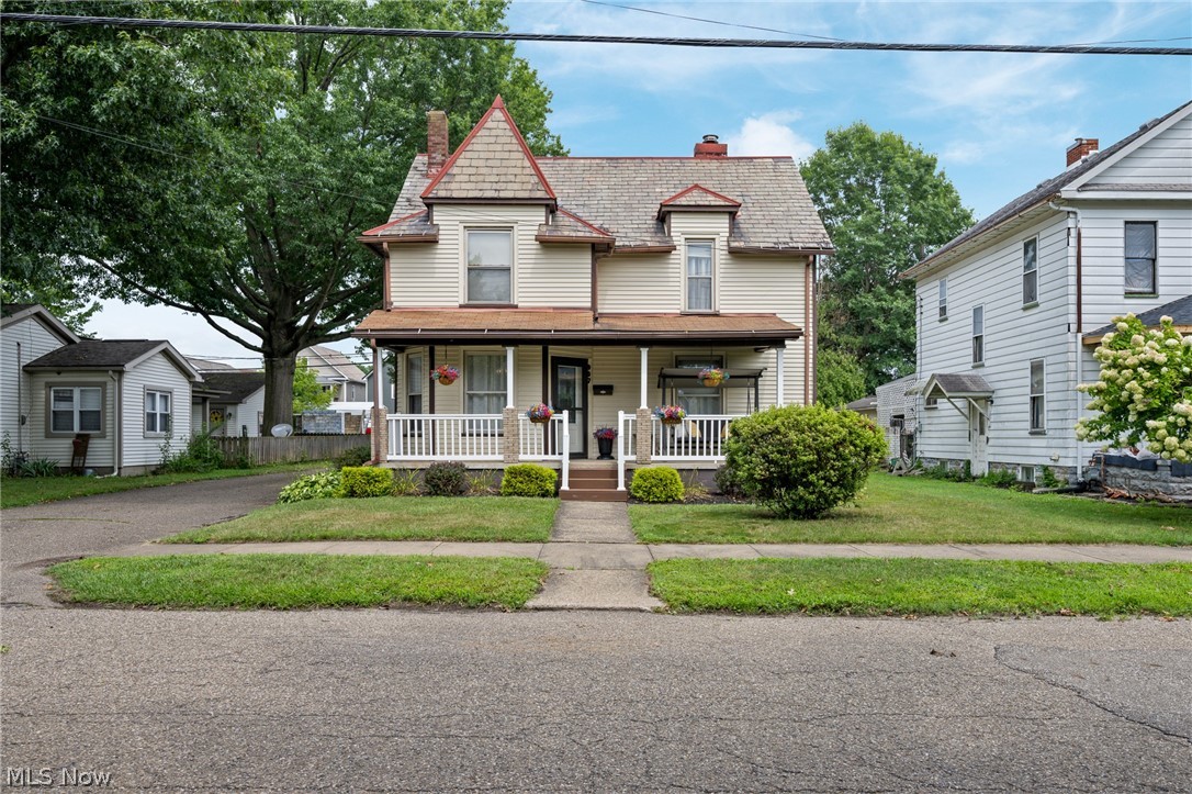 907 11th Street NW New Philadelphia OH 44663
