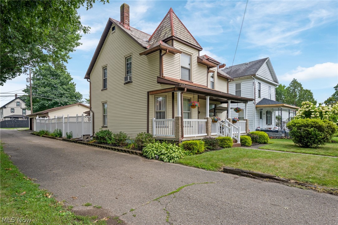 907 11th Street NW New Philadelphia OH 44663