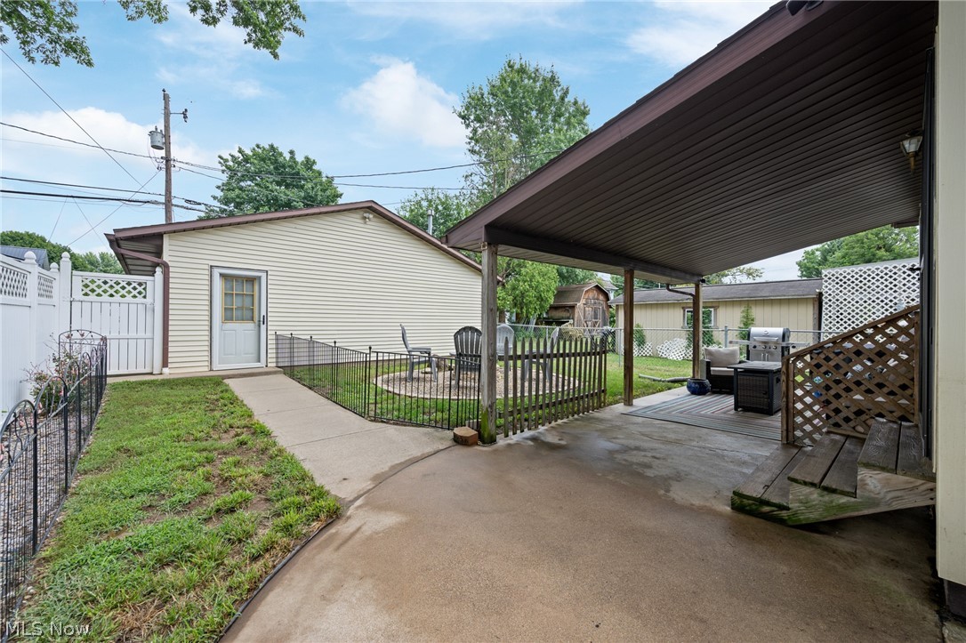 907 11th Street NW New Philadelphia OH 44663