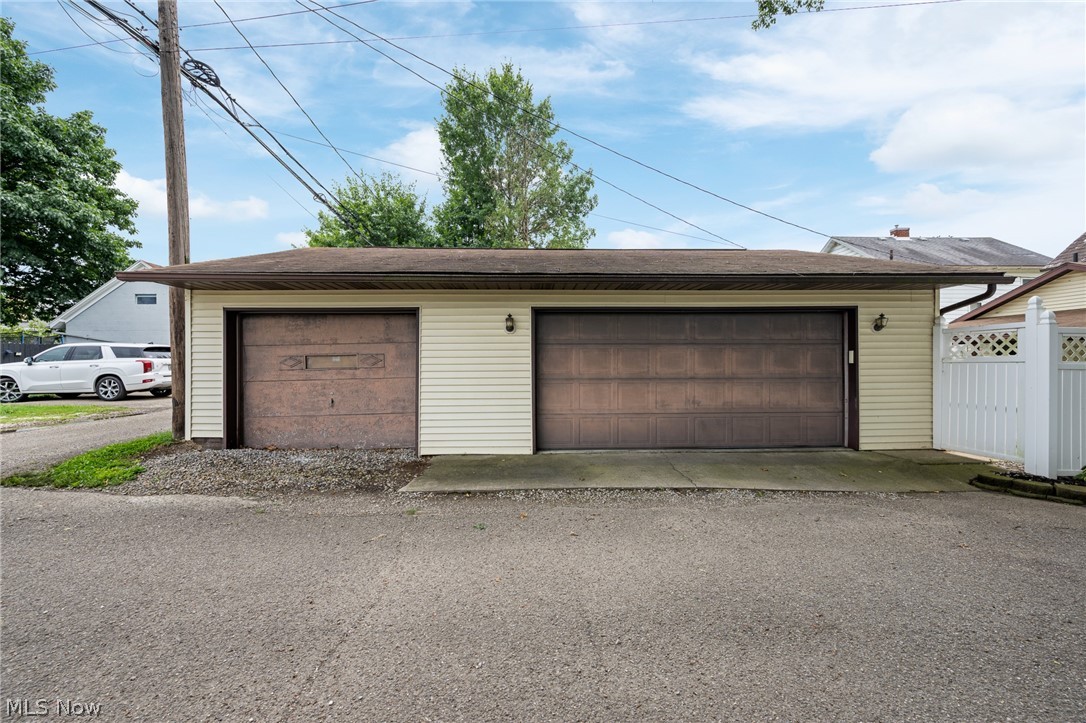 907 11th Street NW New Philadelphia OH 44663