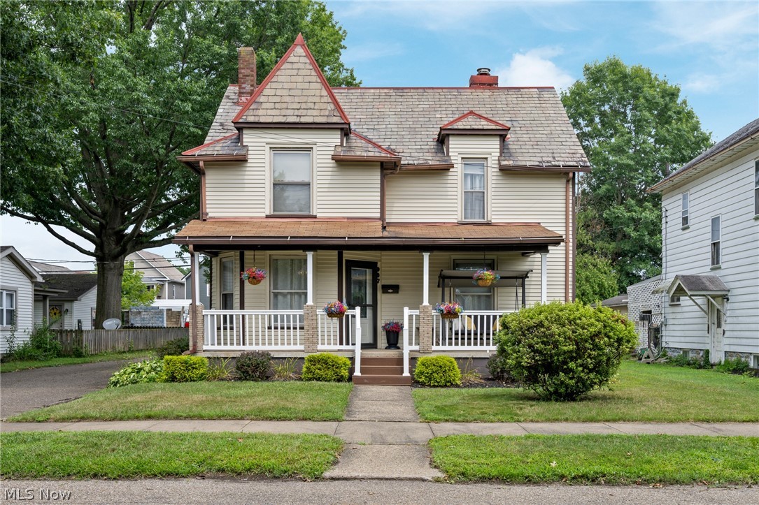907 11th Street NW New Philadelphia OH 44663