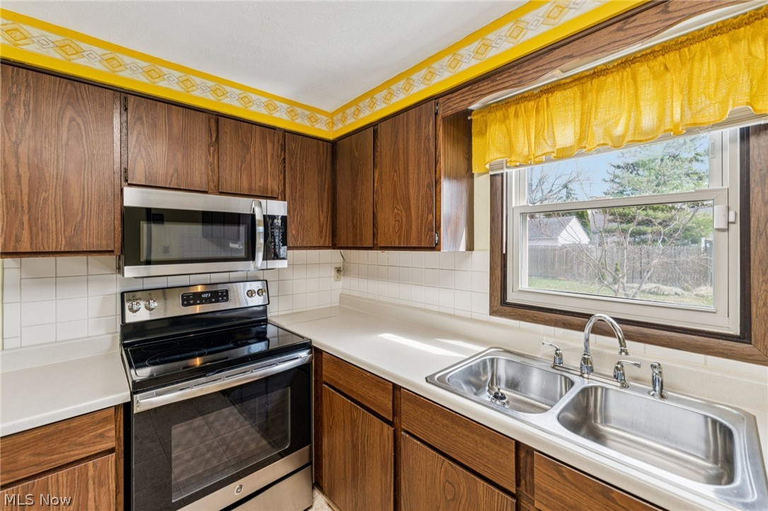 579 Robinwood Avenue Sheffield Lake OH 44054