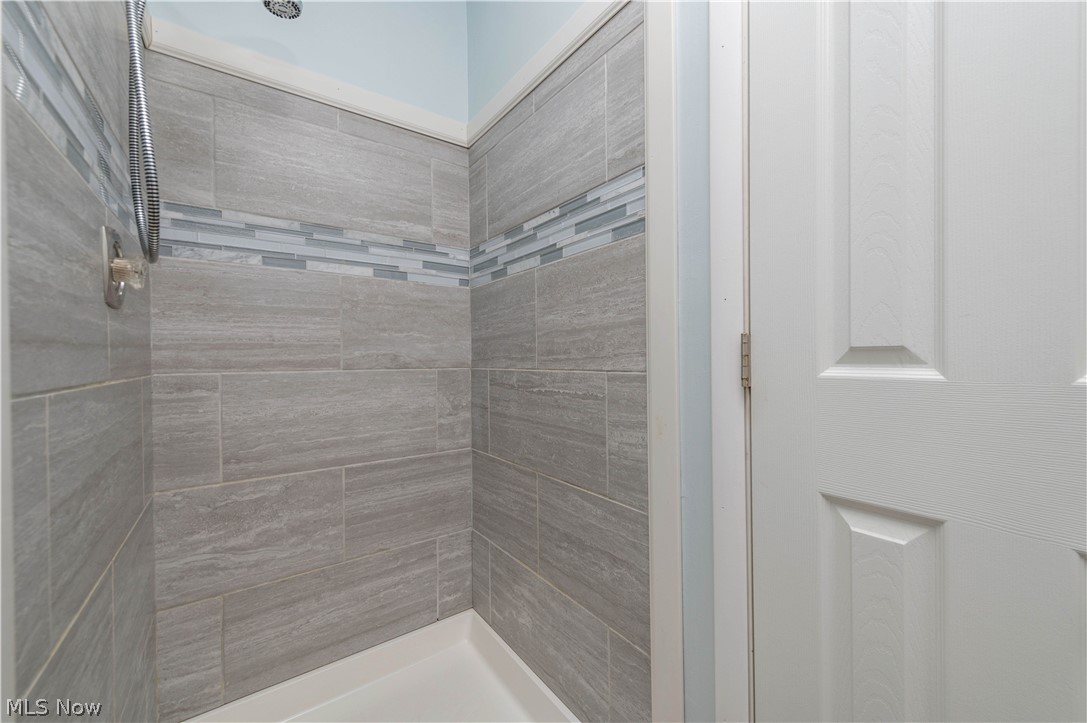 404 Oaknoll Drive Amherst OH 44001