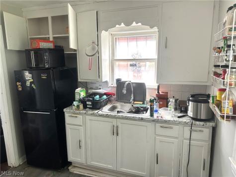 17519 Throckley Avenue Cleveland OH 44128