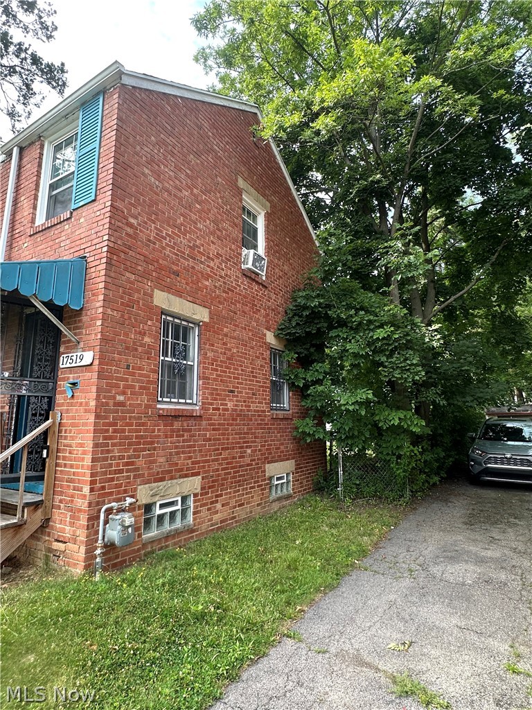 17519 Throckley Avenue Cleveland OH 44128