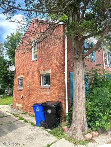 17519 Throckley Avenue Cleveland OH 44128