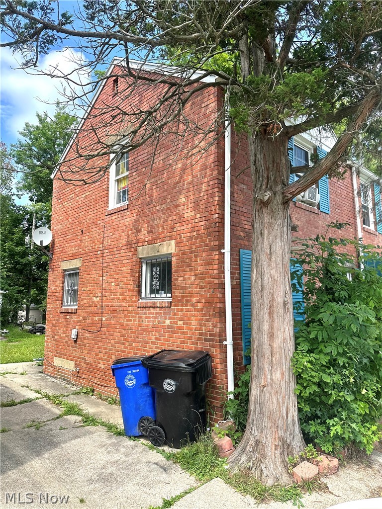 17519 Throckley Avenue Cleveland OH 44128