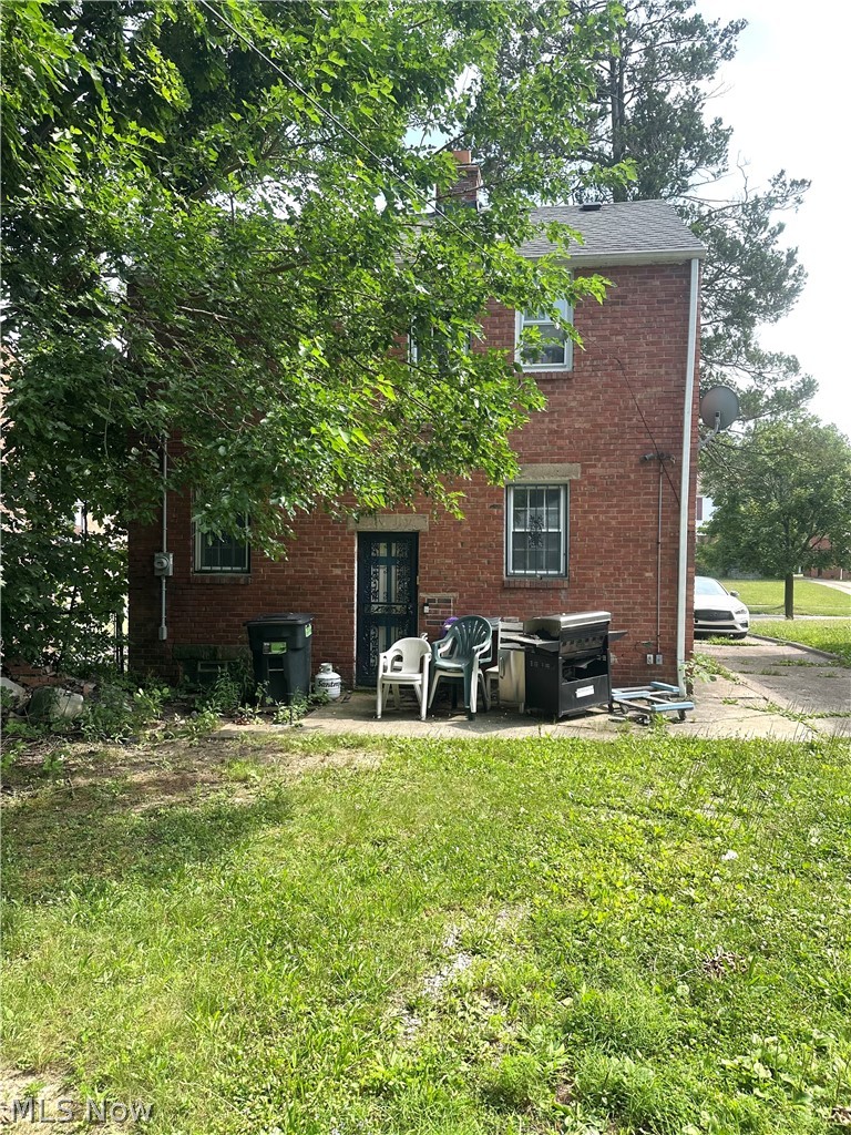17519 Throckley Avenue Cleveland OH 44128