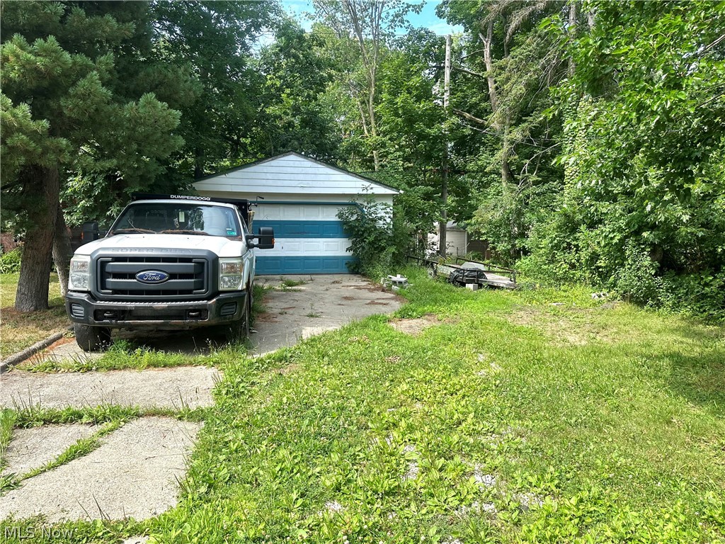 17519 Throckley Avenue Cleveland OH 44128