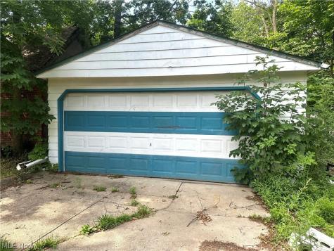 17519 Throckley Avenue Cleveland OH 44128