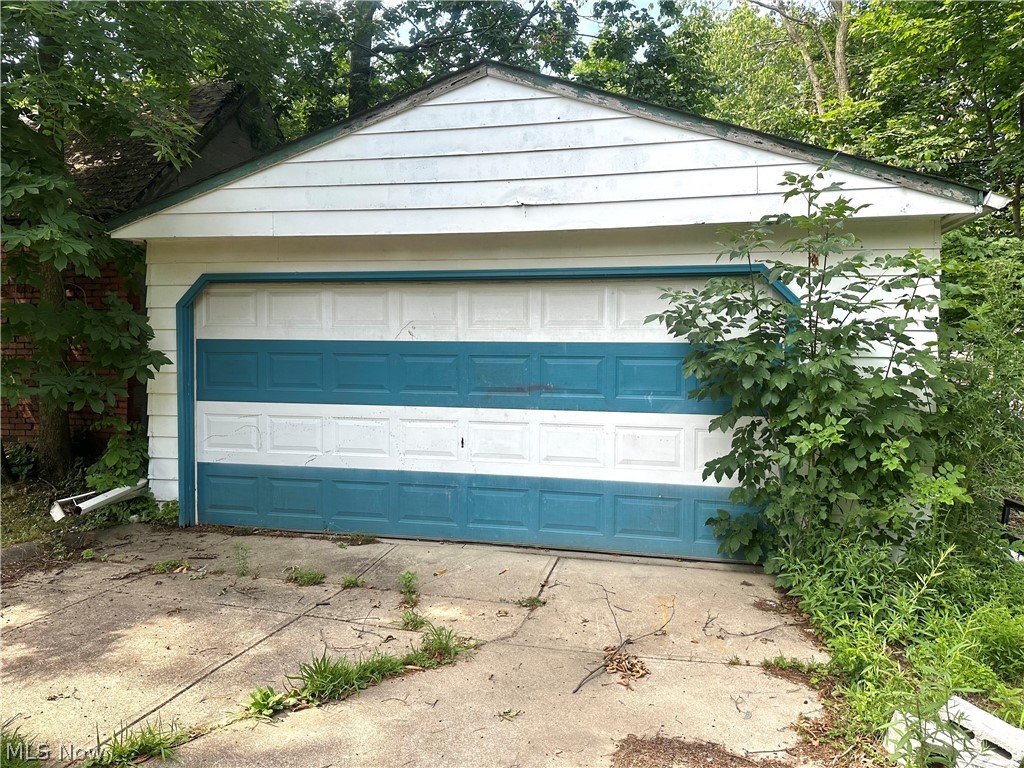 17519 Throckley Avenue Cleveland OH 44128