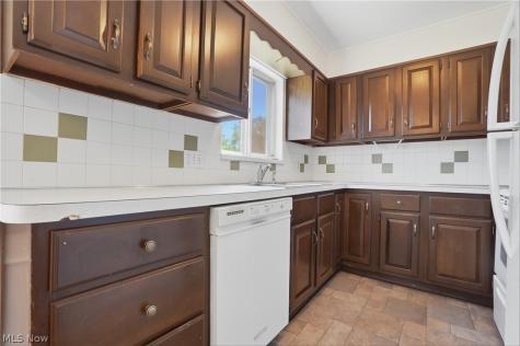 2967 Stockton Avenue Akron OH 44314