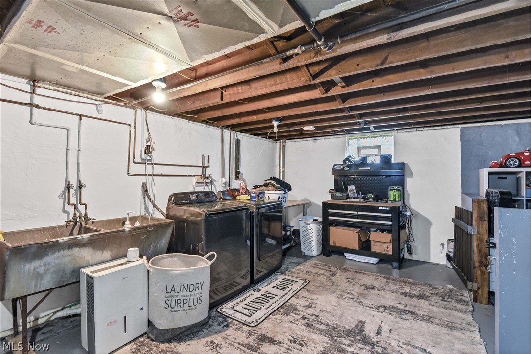 1944 E 45th Street Ashtabula OH 44004