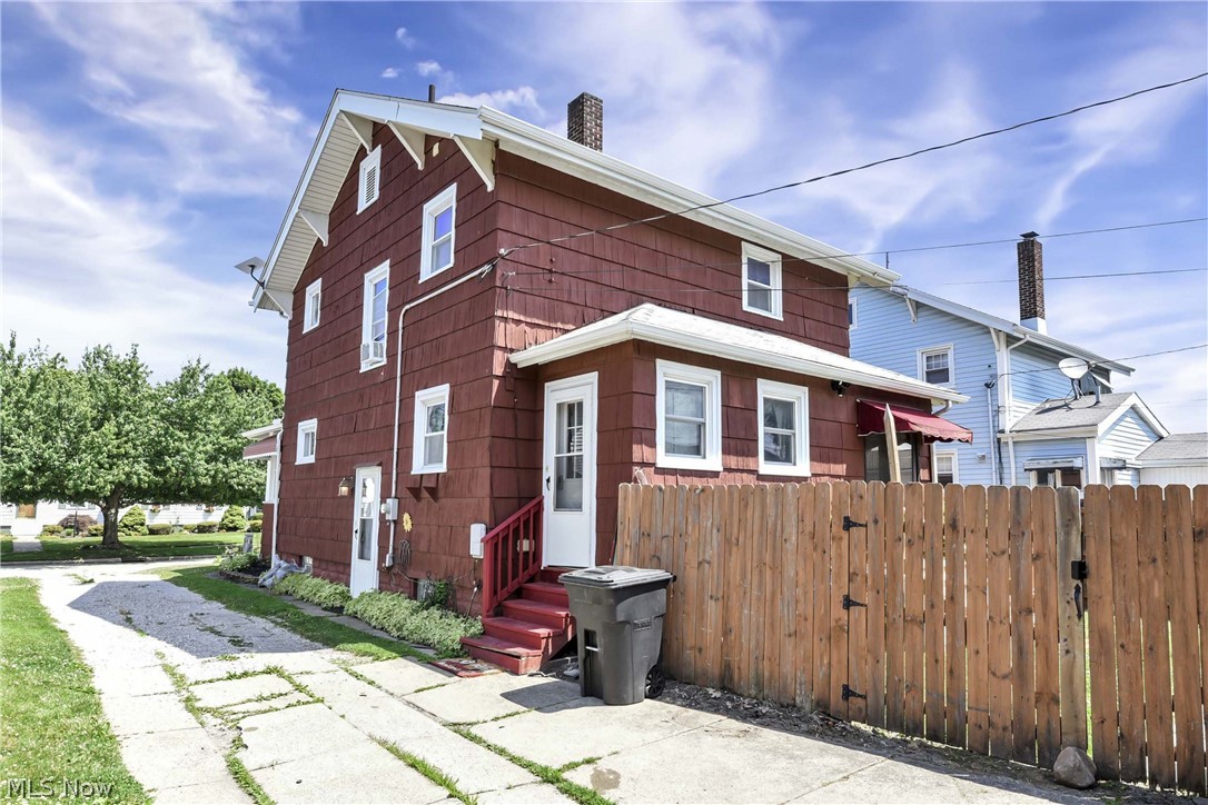 1944 E 45th Street Ashtabula OH 44004