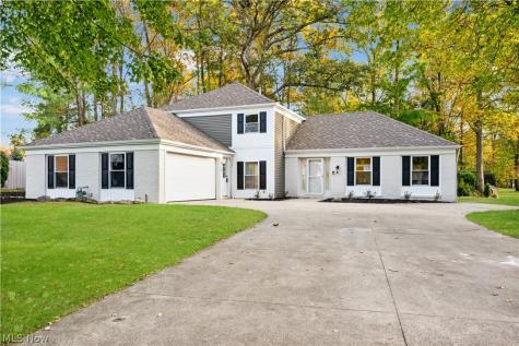 20121 Driftwood Court Strongsville OH 44149