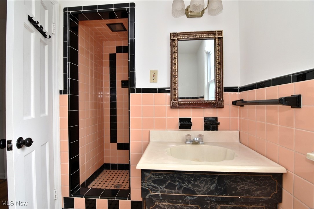 4446 Baintree Road University Heights OH 44118