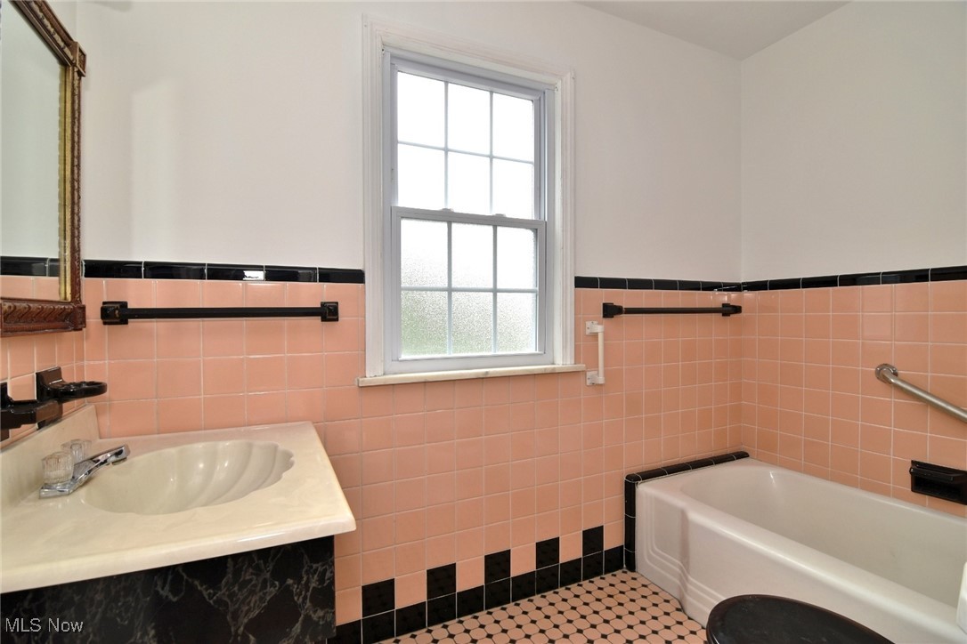 4446 Baintree Road University Heights OH 44118