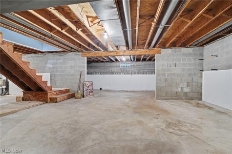 482 Junior Avenue Akron OH 44312