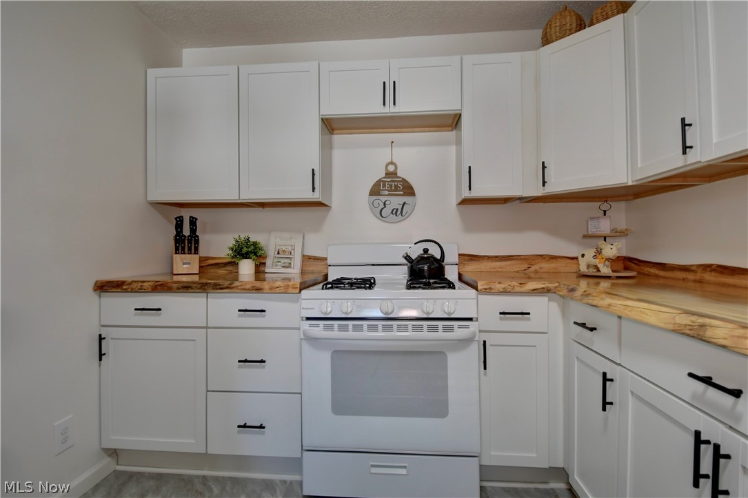 3165 Phalanx Mills Herner Road Southington OH 44470