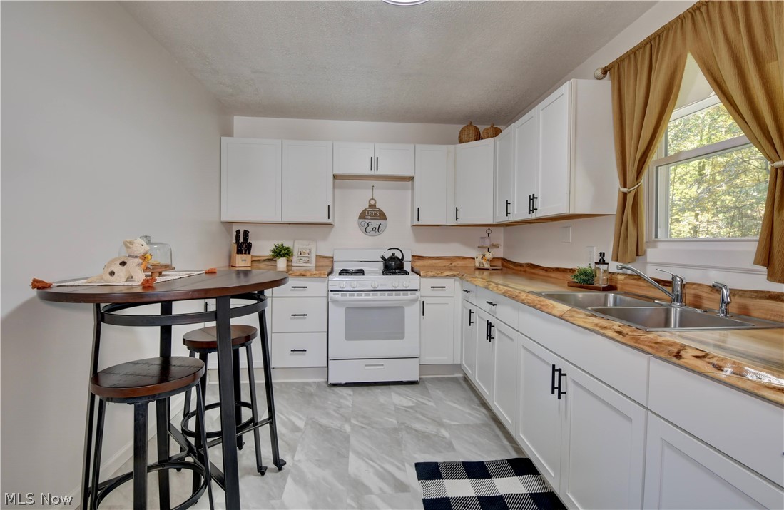 3165 Phalanx Mills Herner Road Southington OH 44470