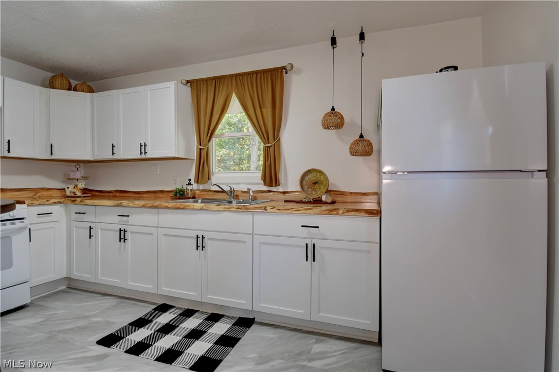3165 Phalanx Mills Herner Road Southington OH 44470
