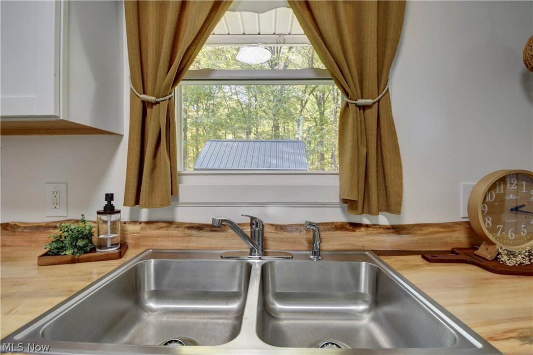 3165 Phalanx Mills Herner Road Southington OH 44470