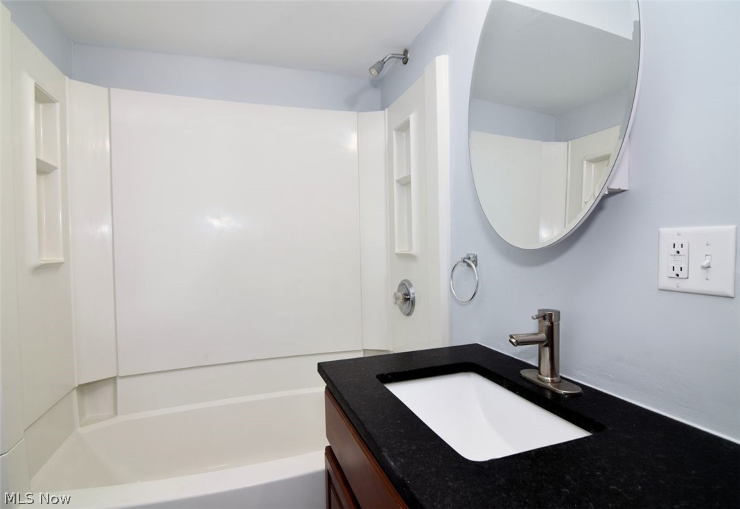 2492 Newbury Drive Cleveland Heights OH 44118
