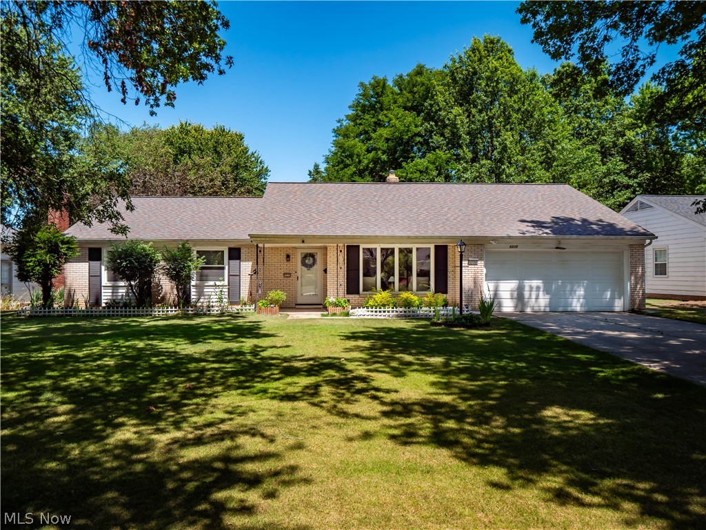 5235 Meadow Wood Boulevard Lyndhurst OH 44124
