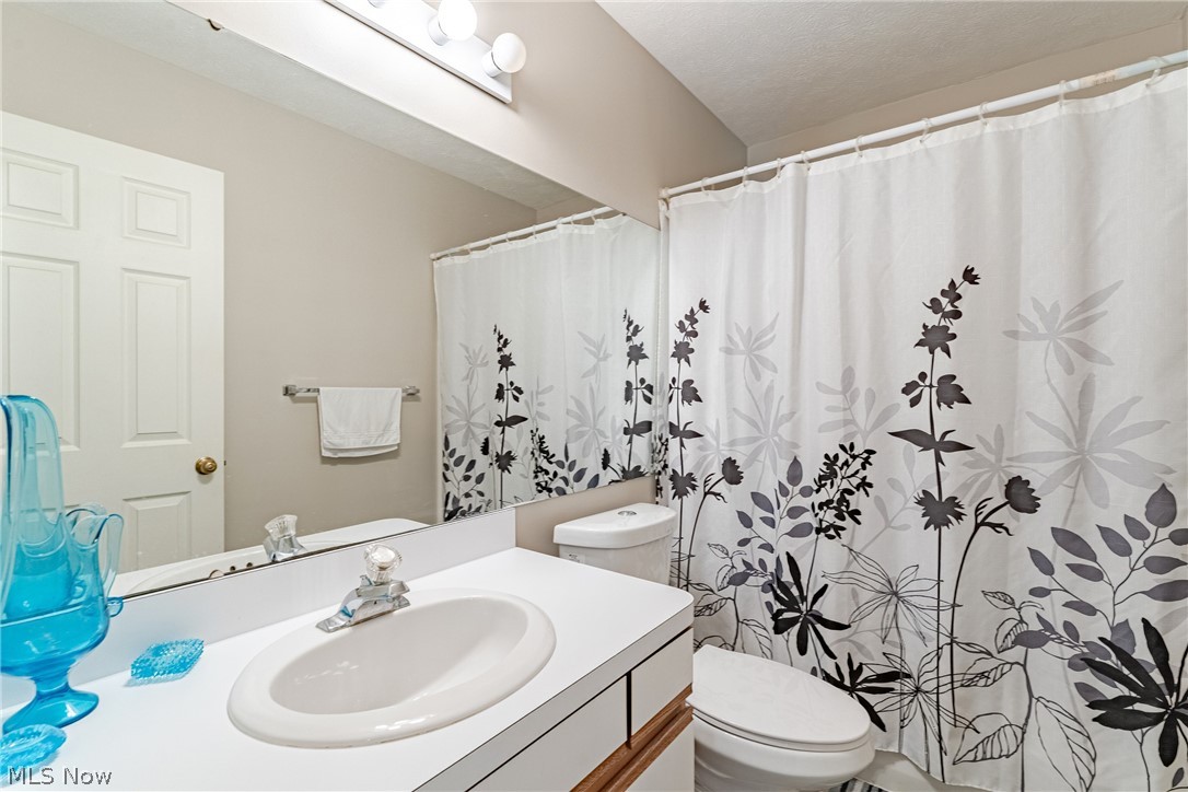 199 E Parkway Drive Madison OH 44057