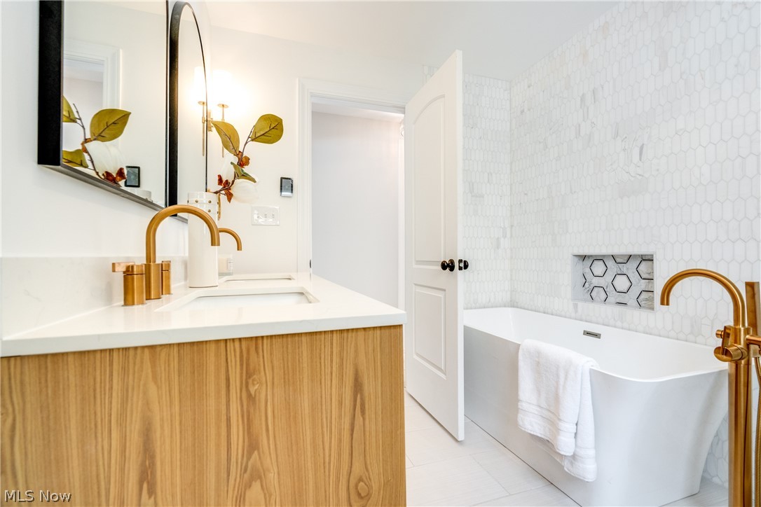 30009 Ednil Drive Bay Village OH 44140