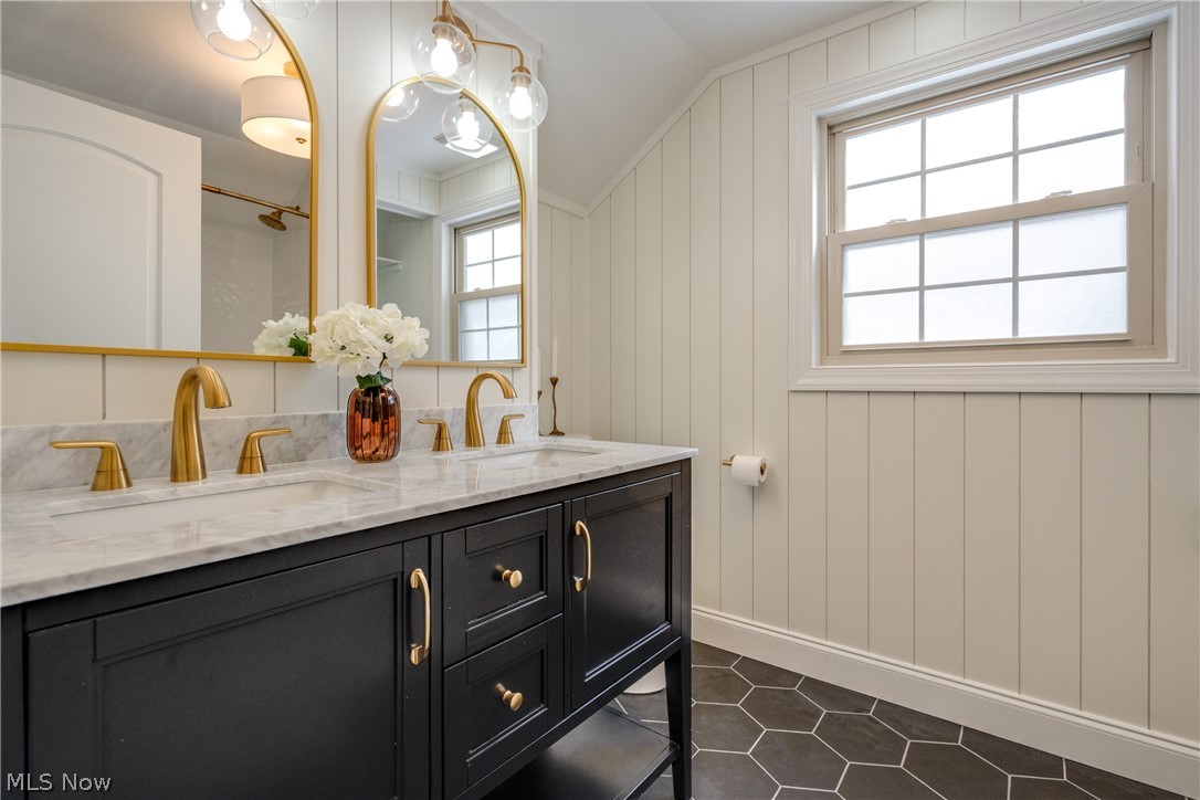 30009 Ednil Drive Bay Village OH 44140