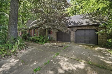 776 Perry Avenue Ravenna OH 44266