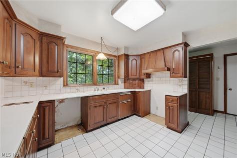 776 Perry Avenue Ravenna OH 44266