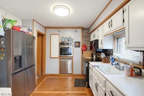 2390 Roth Drive Cuyahoga Falls OH 44221
